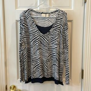Chico’s Navy Animal Print V-Neck Size 2 (12/14) Long Sleeve Top.